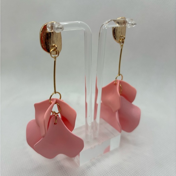 Pale pink petal drop earrings - Picture 3 of 7